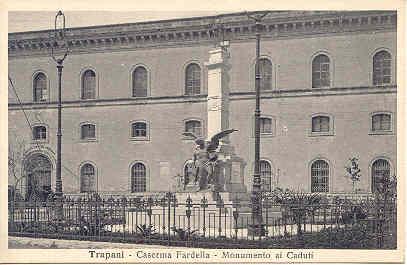 Vecchia Trapani 104 - Trapani - Cartolina - Caserma Fardella Monumento ai Caduti.jpg